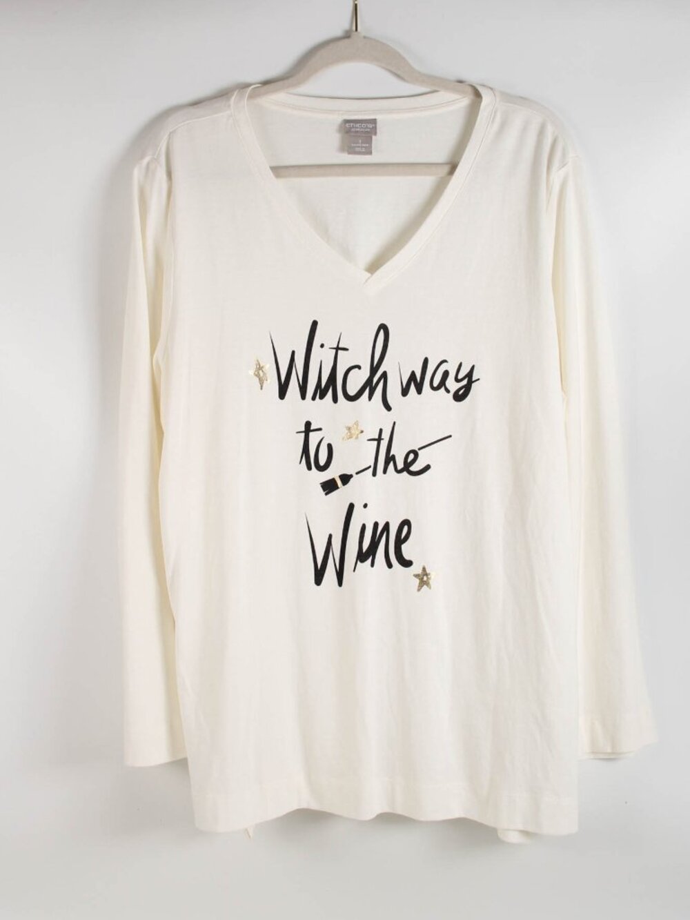 NWT Chico's Zenergy Witch Way to the Wine Graphic V-Neck Long Sleeve Tee